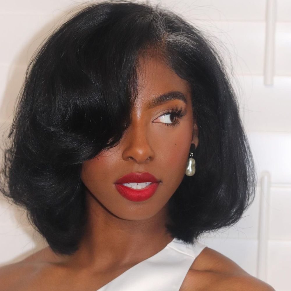 
            
                Load image into Gallery viewer, Natural Deep Side Part Bob 13x4 Lace Front Wig
            
        